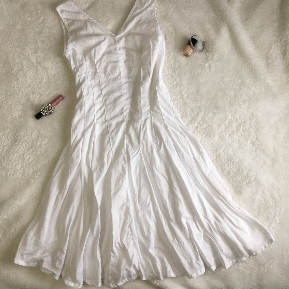 🆕{BGN Studio} White Linen dress + metallic detail - Picture 3 of 8